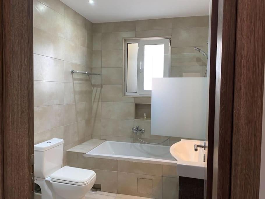 Seaside Breeze - 2 Bdrm In Palaio Faliro - Sea View Appartement