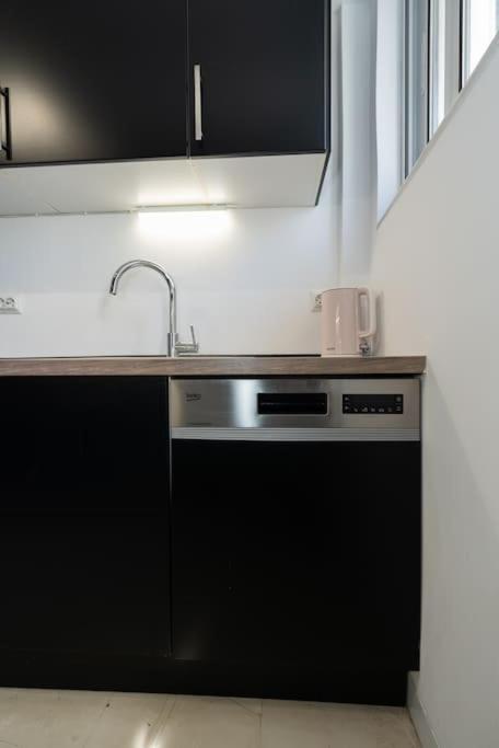 Seaside Breeze - 2 Bdrm In Palaio Faliro - Sea View Αθήνα